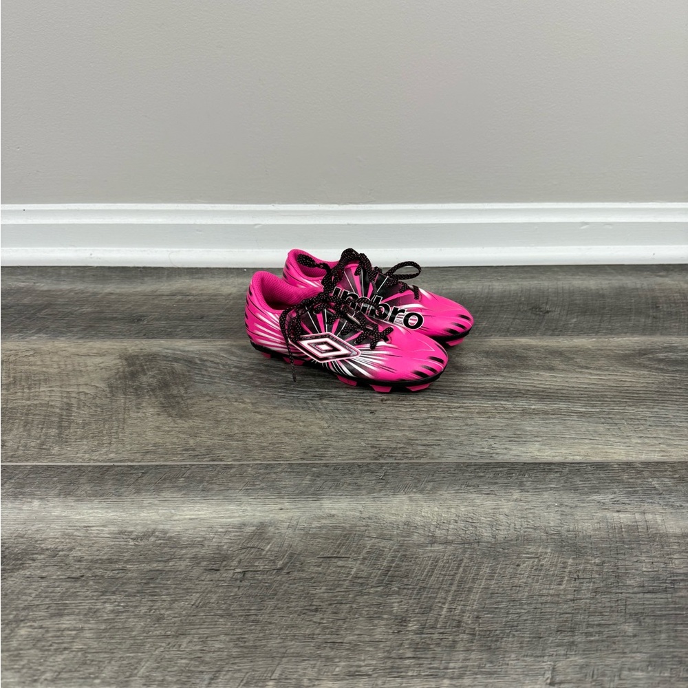 Umbro Kids Pink Soccer Shoes